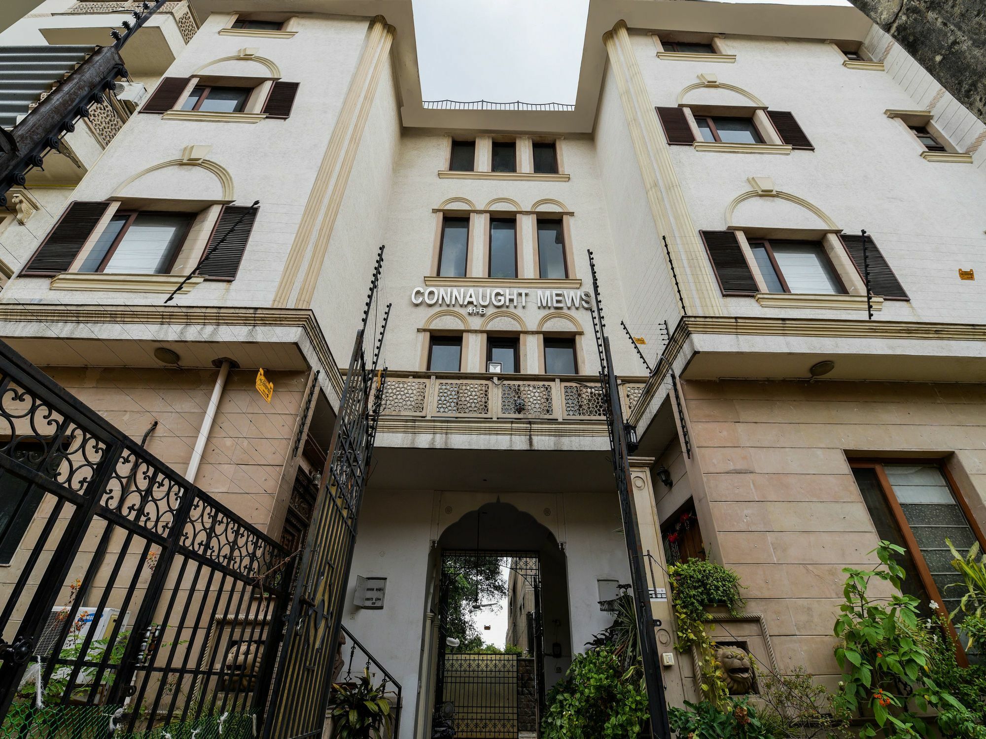 Itsy Hotels Connaught Mews Új-Delhi Kültér fotó